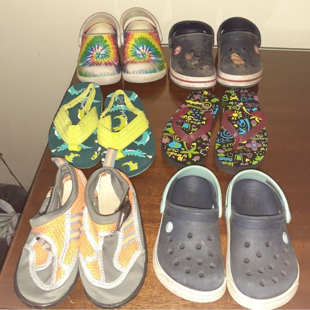 Crocs, 6 Pair Summer Shoe Lot toddler 6 7 8 Sandals Clogs Water Shoes Flip Flops